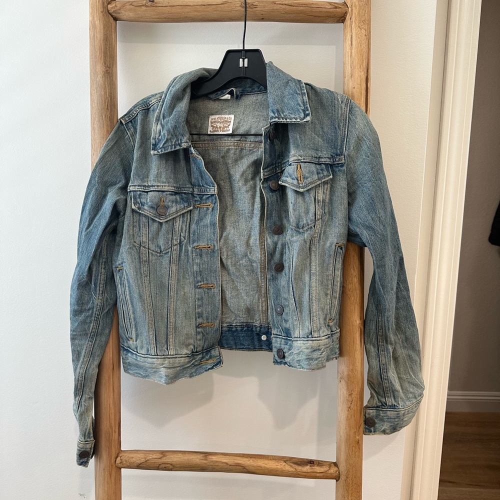 LEVIS DENIM JACKET